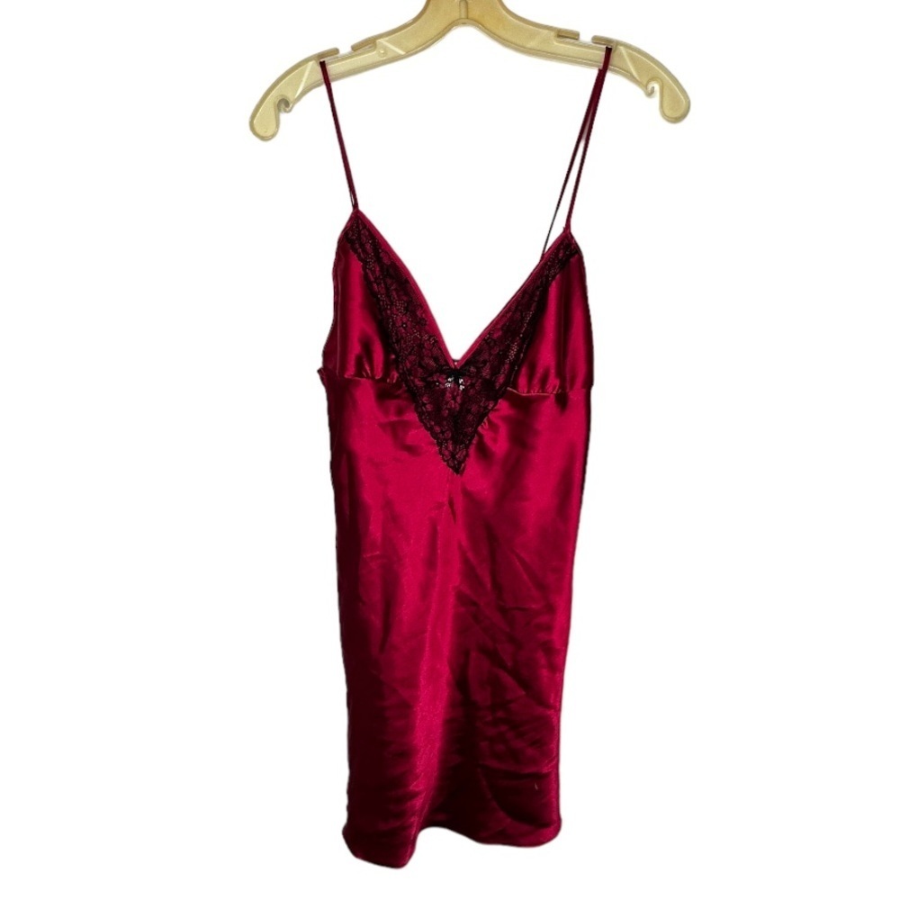 Lilac‎ + London Red Negligee